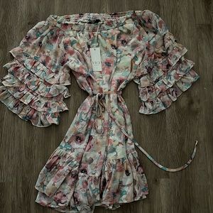 Off the shoulder, tie waist